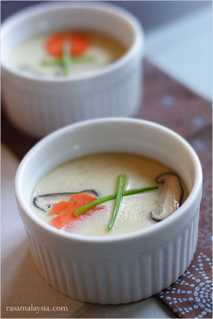 Chawanmushi or steamed egg custard (茶碗蒸し) is a popular Japanese dish, one that is mostly ordered as an appetizer at Japanese restaurants. | rasamalaysia.com