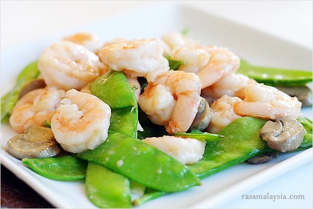 Light and healthy Asian stir fry prawns recipe.