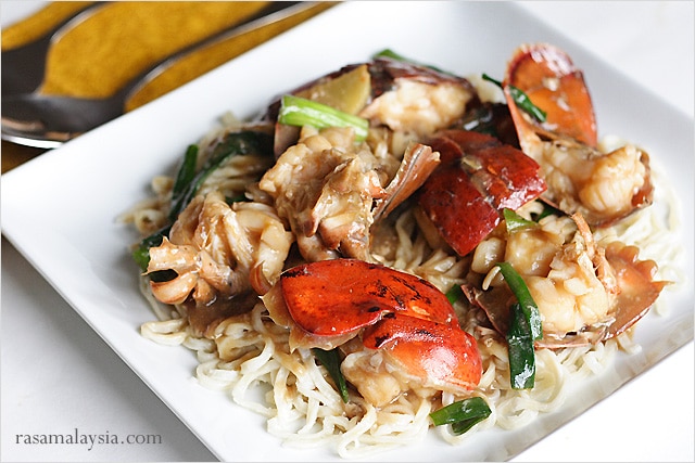 Lobster noodles with ginger, scallion and brown sauce. 