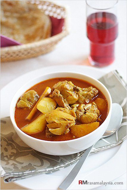 Chicken Curry with Potatoes recipe - Chicken curry with potatoes is possibly the most common chicken curry in Malaysia. Everywhere you go where curries are served, you will probably find this type of chicken curry. | rasamalaysia.com