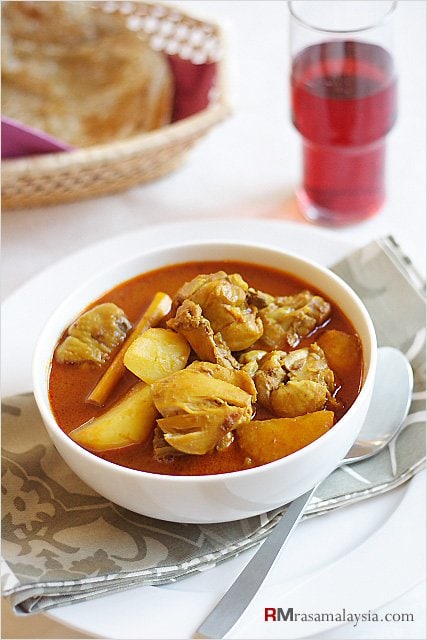 Chicken Curry with potatoes is an easy chicken curry to make at home.