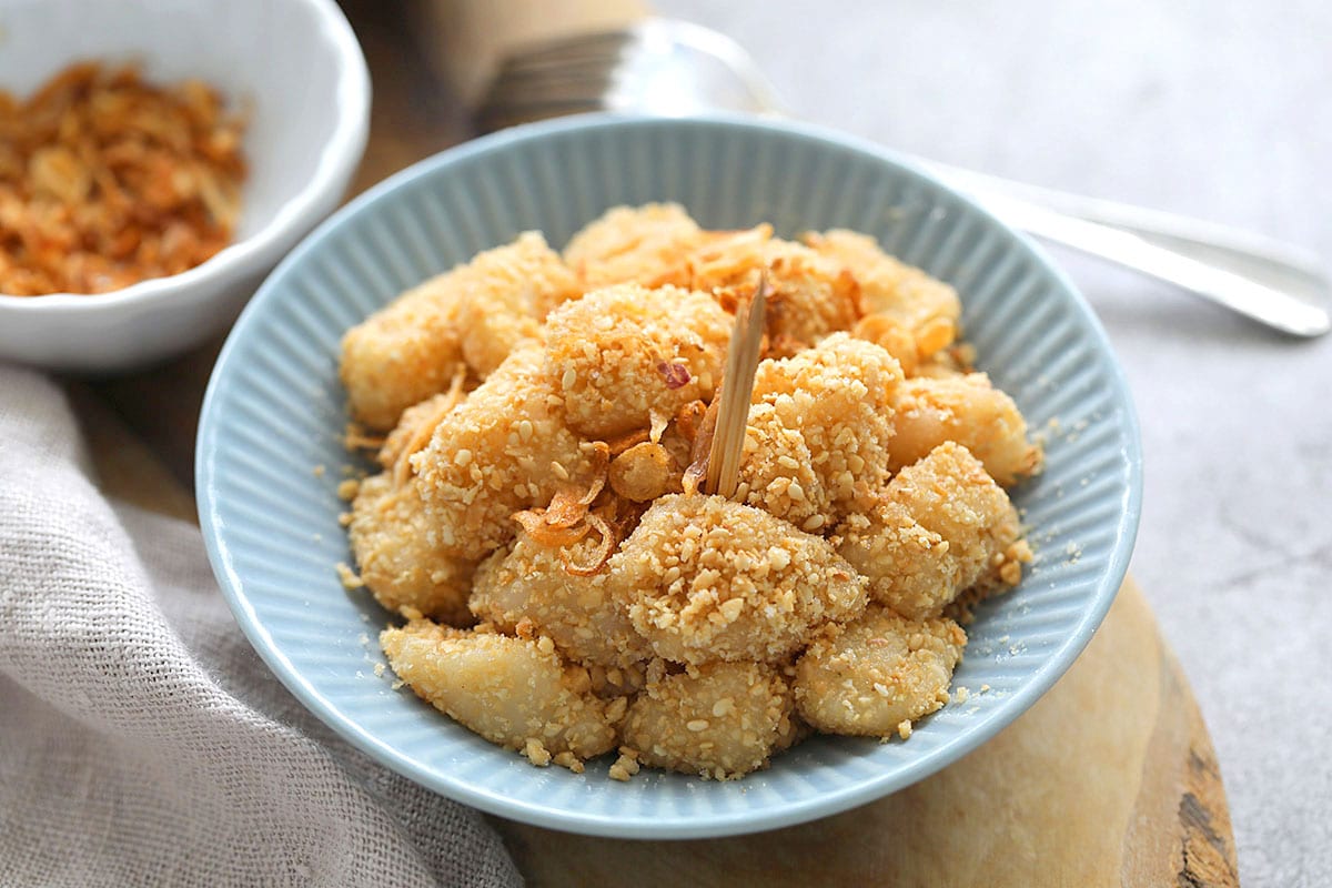 Muah Chee/Muar Chee served with toothpicks. 