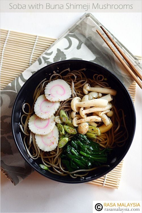 Soba (Japanese Buckwheat Noodle) recipe - I made soba or Japanese buckwheat noodle soup, topped with my favorite Japanese fish cake “naruto” , boiled spinach, and some buna shimeji mushrooms. | rasamalaysia.com
