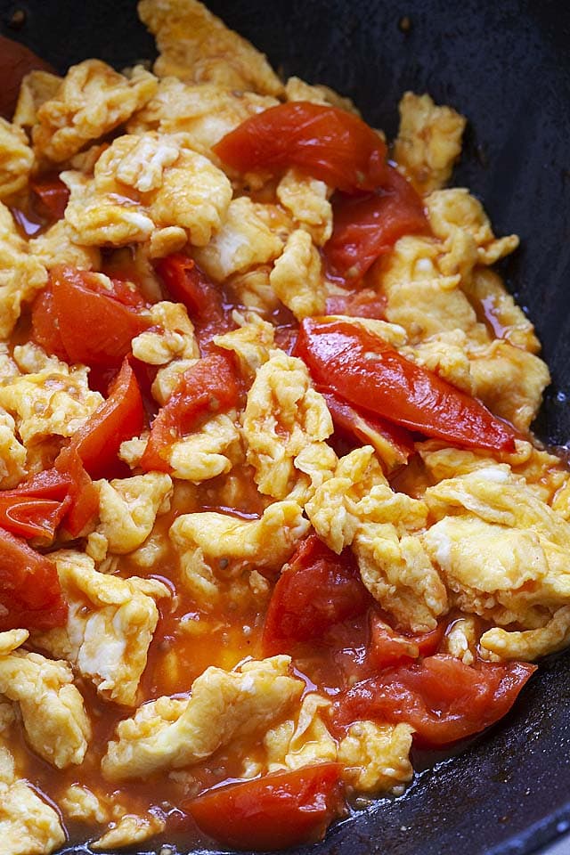 Stir-fried tomato and eggs in a wok.