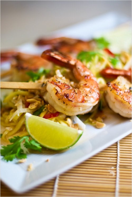 Grilled Shrimp with Green Papaya and Mango Salad recipe - To finish it off the salad is tossed with a delicious Vietnamese dressing made with lime juice, garlic-chili powder and nam pla and the whole thing is sprinkled with chopped peanuts. | rasamalaysia.com