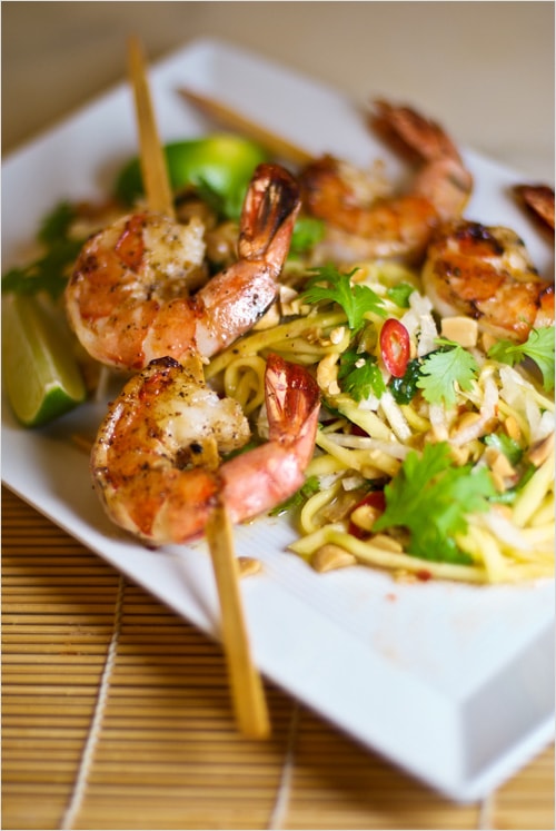 Grilled Shrimp with Green Papaya and Mango Salad recipe - To finish it off the salad is tossed with a delicious Vietnamese dressing made with lime juice, garlic-chili powder and nam pla and the whole thing is sprinkled with chopped peanuts. | rasamalaysia.com