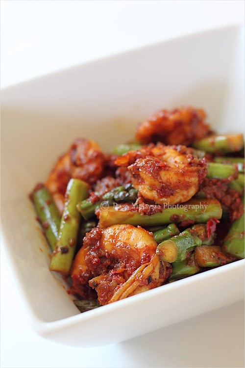 Sambal asparagus with scallops. Learn how to make sambal (Malaysian chili paste) and sambal asparagus with this easy recipe. | rasamalaysia.com