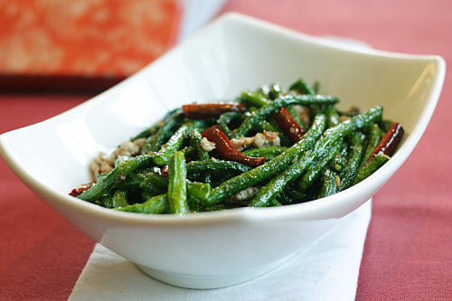 A popular and delicious string bean recipe served in Chinese restaurants all over the US. | rasamalaysia.com