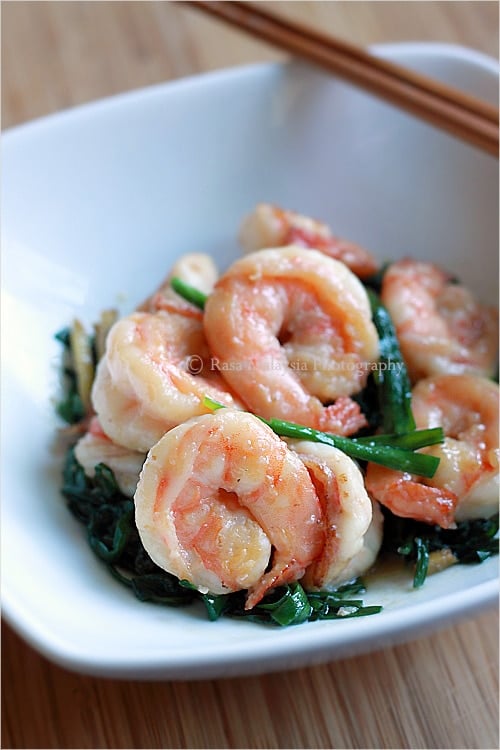 How to make shrimps crunchy? This is the technique to treat shrimps and make them crunchy, bouncy and firm, just like the ones in Chinese restaurants. | rasamalaysia.com