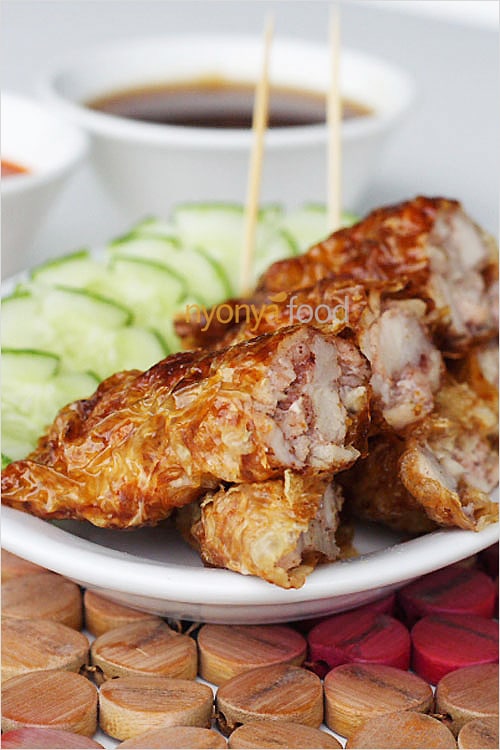 Five Spice Pork Rolls or Loh bak, a Malaysian recipe with 5-spice marinated pork wrapped with bean curd skin and deep-fried. So yummy | rasamalaysia.com
