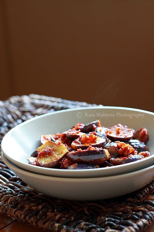 Eggplant cooked with sambal, ready to serve.