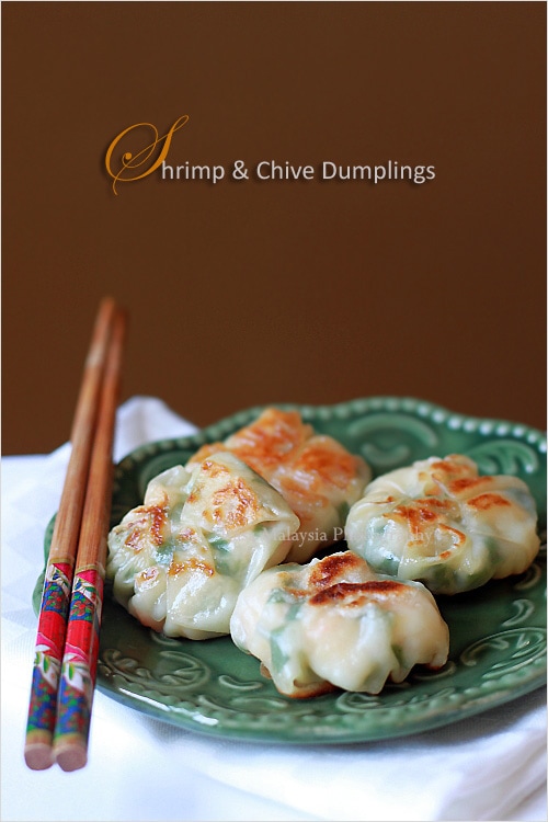 Quick and easy shrimp and chive dumplings, ready to be served.