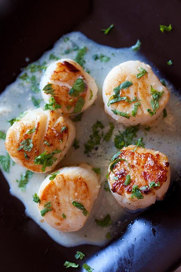 Garlic Herb Seared Scallops ready to serve.