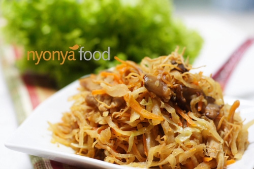 Jiu Hu Char (Fried Jicama/Yambean with Shredded Cuttlefish) - Easy Recipes at RasaMalaysia.com | rasamalaysia.com