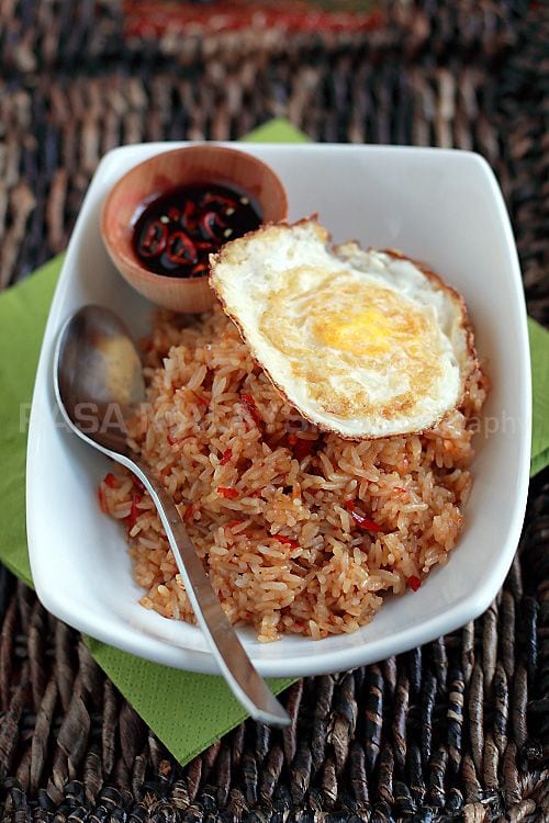 Nasi goreng/fried rice is a popular dish in Southeast Asia. This recipe is an Indonesian version of fried rice served with fried egg. | rasamalaysia.com