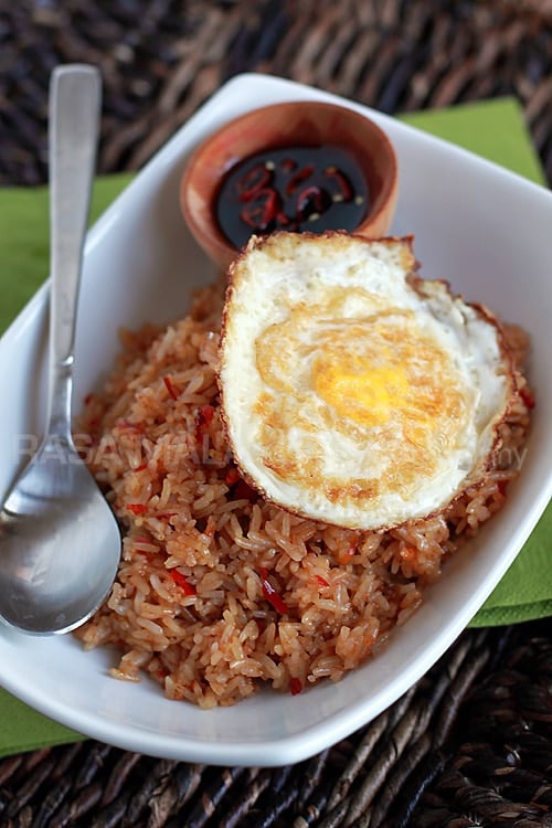 Nasi goreng/fried rice is a popular dish in Southeast Asia. This recipe is an Indonesian version of fried rice served with fried egg. | rasamalaysia.com