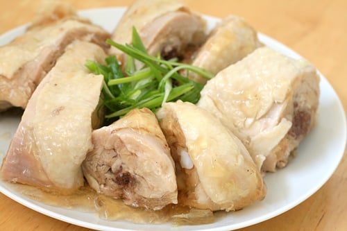 Drunken chicken is a Shanghainese cold dish where chicken is steeped in rice wine, hence 'drunken chicken.' This drunken chicken recipe is by Nook & Pantry. | rasamalaysia.com