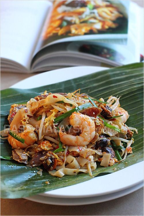 Authentic Penang Char Kuey Teow with step-by-step recipe guide. Char Kuey Teow is a famous Penang hawker food. The best Char Kuey Teow recipe on the web. | rasamalaysia.com