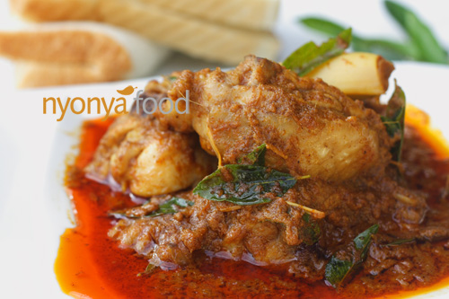 Chicken curry is made with bone-in chicken traditionally, and curry leaves are used to infuse the chicken curry with the intense fragrance of the curry leaves. | rasamalaysia.com