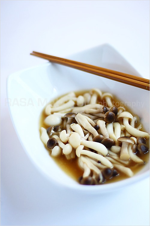 Beech Mushrooms recipe - I love mushrooms as they are one of the healthiest foods to eat, plus they are low in calories and are often organically grown. | rasamalaysia.com