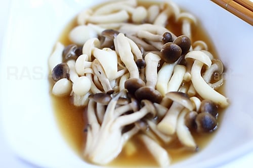 Beech Mushrooms recipe - I love mushrooms as they are one of the healthiest foods to eat, plus they are low in calories and are often organically grown. | rasamalaysia.com