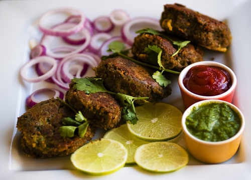 Lamb Kabab Recipe (Shammi Kabab): The mixture is elevated with warmth of spices like cinnamon, cardamom and cloves, stuffed with onion and coriander, rolled into thickish patties, dipped in egg and fried in ghee (clarified butter) to create a meal that is exquisite, both on your dish and to your palette. | rasamalaysia.com