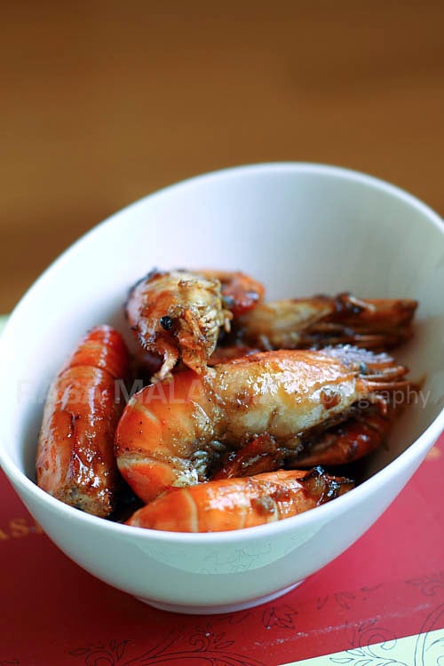 Caramel Shrimp (Vietnamese Tom Rim) - one of the most delicious shrimp dishes ever and the taste is rich and intense—sweet, salty, savory, and extremely umami. | rasamalaysia.com