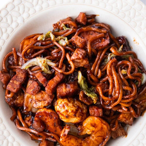 KL Hokkien mee served with sambal aside.