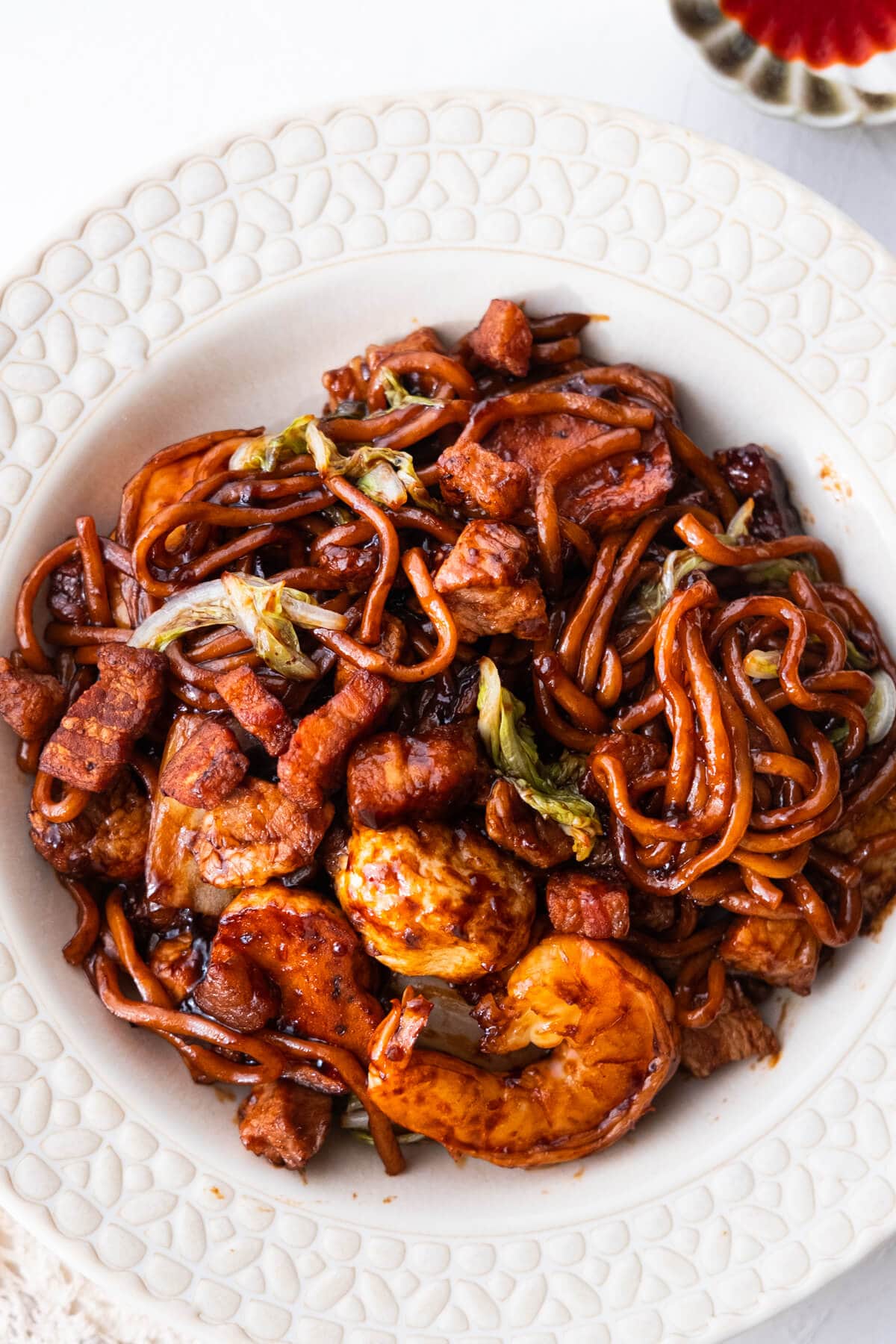 Malaysia Hokkien Mee served on a plate.