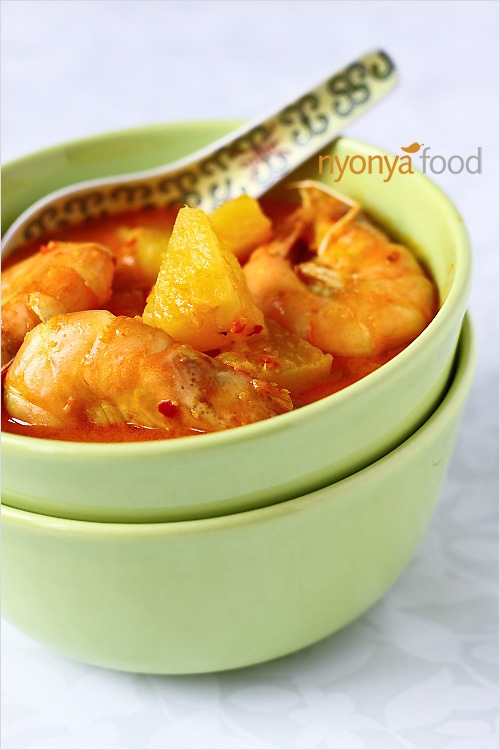 Udang Masak Lemak Nenas (Pineapple Prawn Curry) | rasamalaysia.com