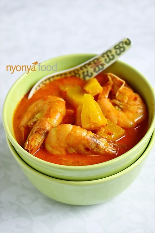 Udang Masak Lemak Nenas (Pineapple Prawn Curry) | rasamalaysia.com