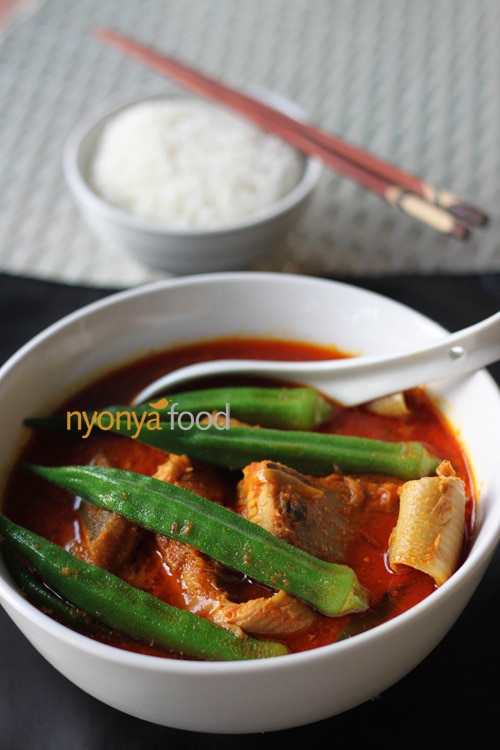 Gulai Tumis is a hot and sour curry which is traditionally famous among the Nyonya and Hainanese households in Malaysia. | rasamalaysia.com