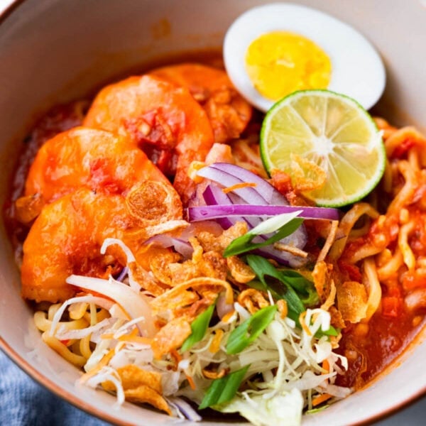 Penang mee udang recipe with fresh prawns served in a bowl.