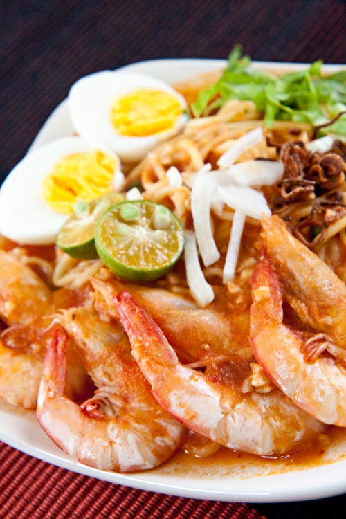 Mee Udang (Malay Prawn Noodle) recipe - A plate of yellow noodles topped with huge fresh prawns in sourish tomato gravy. It is indeed appealing. | rasamalaysia.com