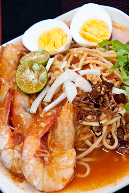 Mee Udang (Malay Prawn Noodle) recipe - A plate of yellow noodles topped with huge fresh prawns in sourish tomato gravy. It is indeed appealing. | rasamalaysia.com