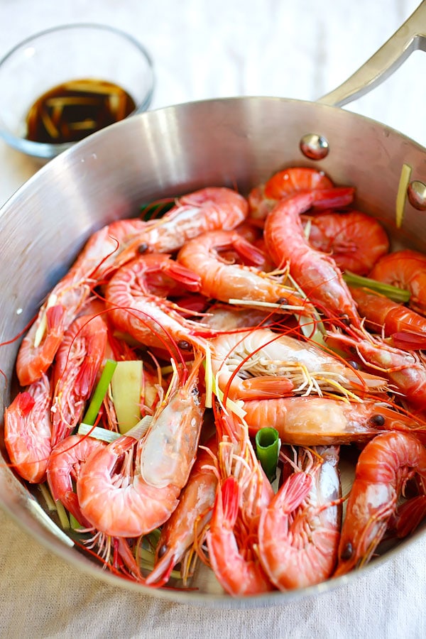 White boiled shrimp – a classic Hong Kong recipe where shrimp are boiled and served with a soy ginger sauce | rasamalaysia.com