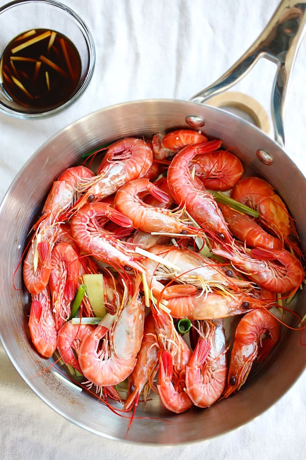 White boiled shrimp – a classic Hong Kong recipe where shrimp are boiled and served with a soy ginger sauce | rasamalaysia.com