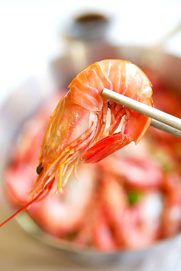 White boiled shrimp – a classic Hong Kong recipe where shrimp are boiled and served with a soy ginger sauce | rasamalaysia.com