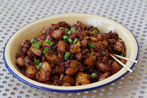 Fried Radish Cake - radish, rice flour, egg, garlic, fish sauce, chili sauce, onion | rasamalaysia.com