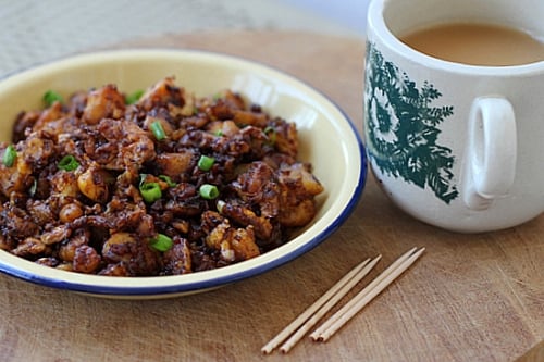 Fried Radish Cake - radish, rice flour, egg, garlic, fish sauce, chili sauce, onion | rasamalaysia.com