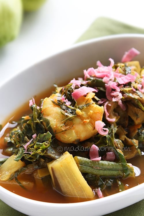 Perut ikan is one of the most requested recipes on Nyonya Food. It’s also one of my favorite Nyonya dish. Even though it’s a Nyonya recipe, I believe it’s mostly found in Penang, and not Melaka and Singapore. | rasamalaysia.com