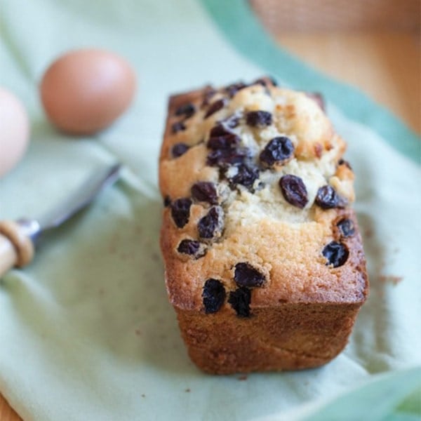 Recipe: Coffee, walnut & raisin cake | Daily Mail Online