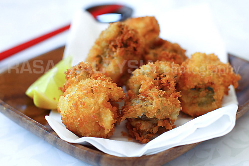 Fried Oysters with Panko (Kaki Furai/Kaki Fry) recipe - Everyone loves panko, or Japanese bread crumb, that gives fried foods an airy, light, and super crispy coating. | rasamalaysia.com