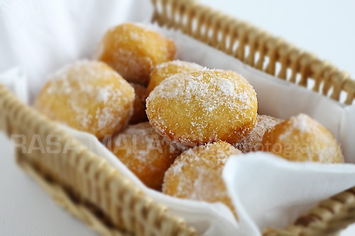 Cheater Donuts using Pillsbury biscuits. Fluffy, light, pillowy and oh-so-YUM. These sugared Pillsbury biscuits are the BEST! | rasamalaysia.com