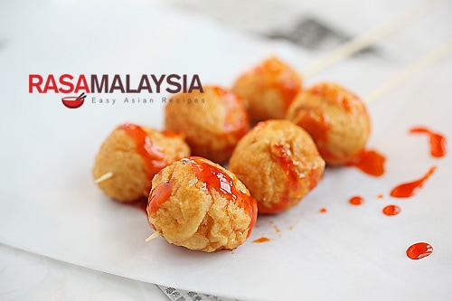 Fried Cuttlefish Balls (炸墨鱼丸): —They are nice little treats, ones that I particularly enjoyed eating, especially when they are dipped in a spicy condiment such as Lingham’s hot sauce | rasamalaysia.com