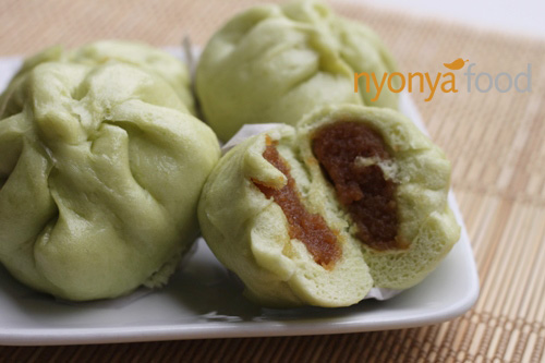 Kaya Bao. Bao or steamed buns are popular among the Chinese communities and is usually eaten during breakfast or as a snack at any time of the day | rasamalaysia.com