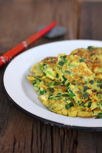 Chives Omelet (Cooked in 10 Minutes!) - Rasa Malaysia