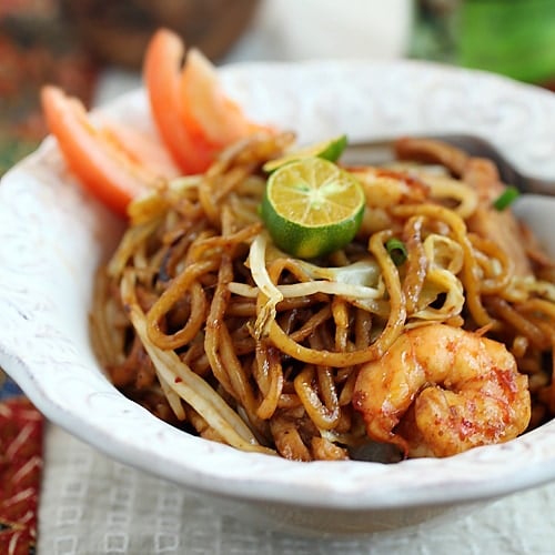 Indonesian Fried Noodles (Mie Goreng) - Rasa Malaysia