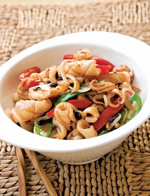 Squid with Black Bean Sauce - squid, red bell peppers, ginger, scallion, black beans, soy sauce, chicken broth | rasamalaysia.com