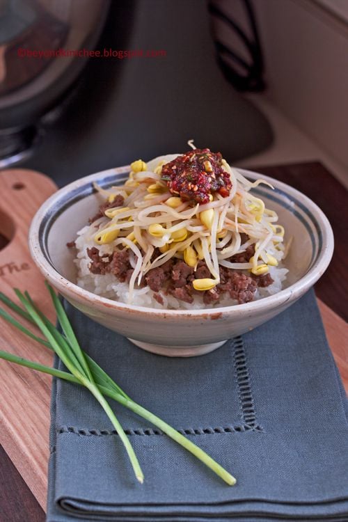 Bean Sprout Beef Rice Bowl recipe - seasoned ground beef, bean sprouts, rice, chive dressing. | rasamalaysia.com